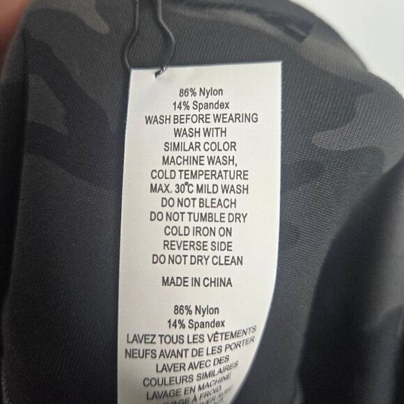 ZYIA Forest Camo Luxe Hi Rise Capri 20" Legging Size 4 - Picture 9 of 9